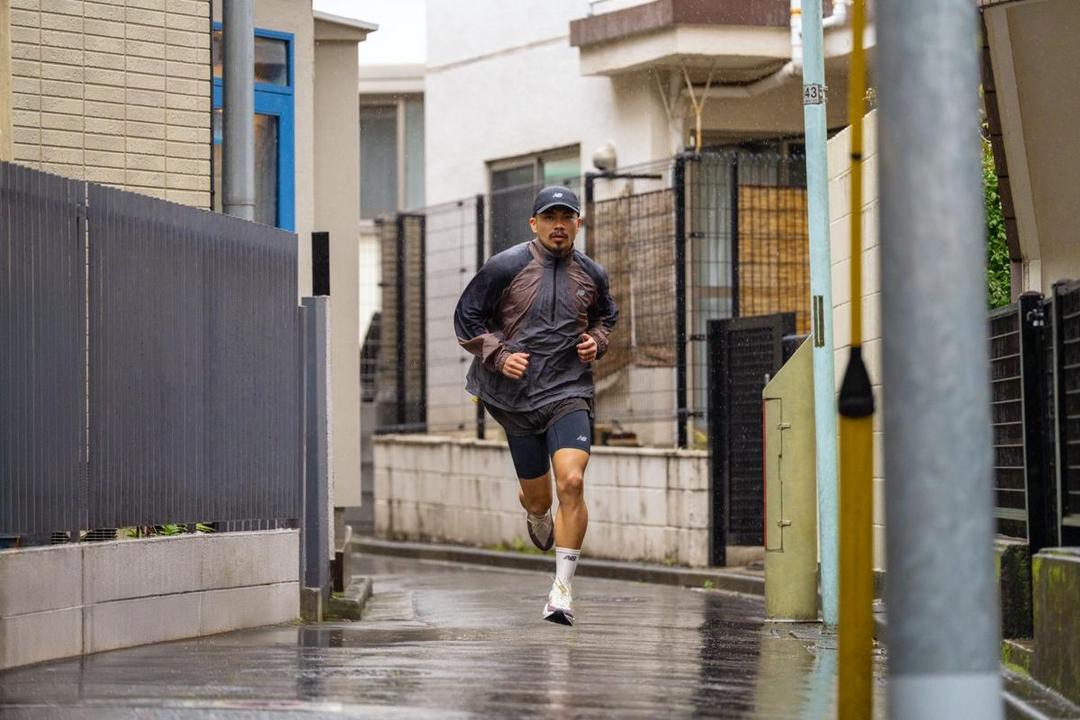 Foto 1. FuelCell Rebel v5 jadi terobosan terbaru New Balance dalam menciptakan lightweight trainer teragresif di kelasnya.jpeg