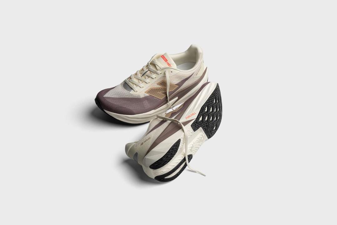 Foto 4. Sepatu New Balance FuelCell Rebel v5 colorway Beige_Brown tersedia mulai Juli 2025 di seluruh store New Balance dan website newbalance.co.id.jpeg