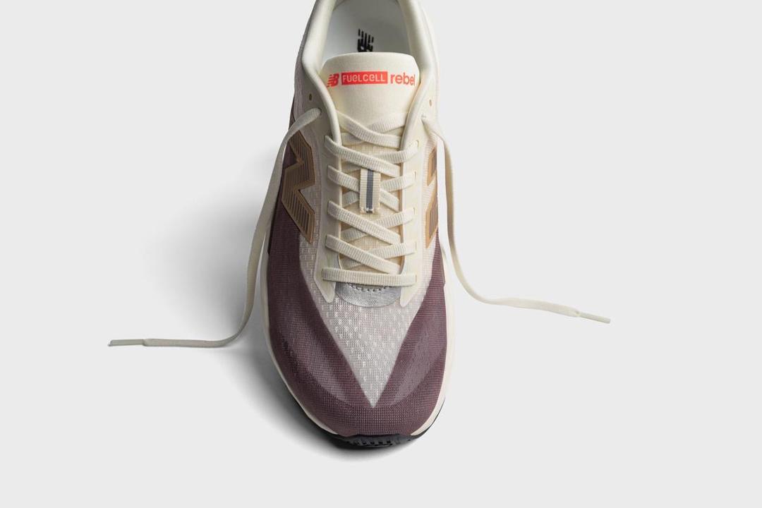 Foto 2. Sepatu New Balance FuelCell Rebel v5 memiliki upper berbahan engineered mesh yang dirancang untuk menjaga sirkulasi udara tetap optimal..jpeg