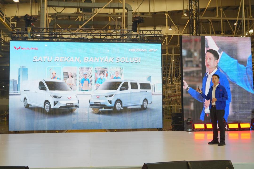 Wuling Mitra EV dipasarkan dalam dua pilihan bodi yakni Minibus dan Blind Van.jpeg