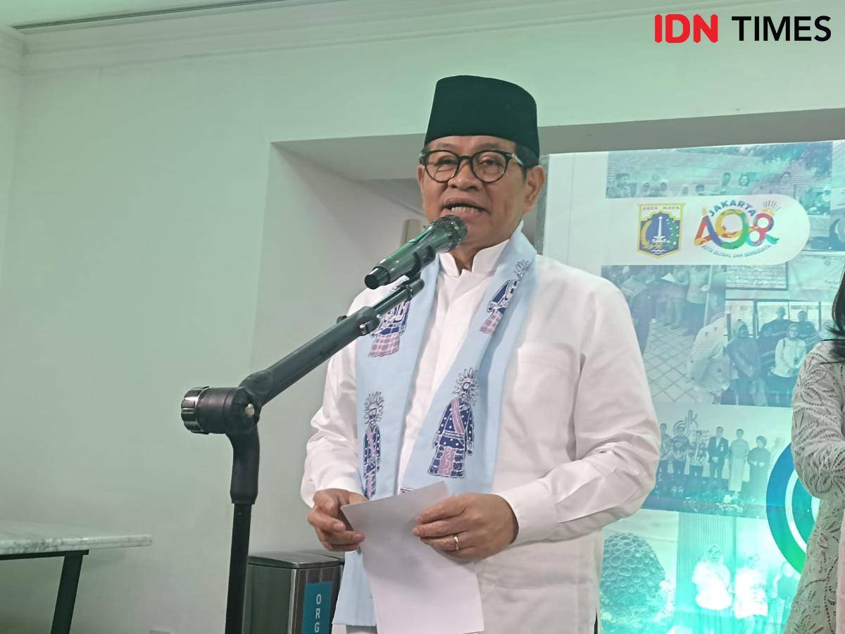 Gubernur DKI Jakarta Pramono Anung usai DKJ Award di Balai Kota, Jumat ( 11/7/2025) (IDN Times/Dini Suciatiningrum)