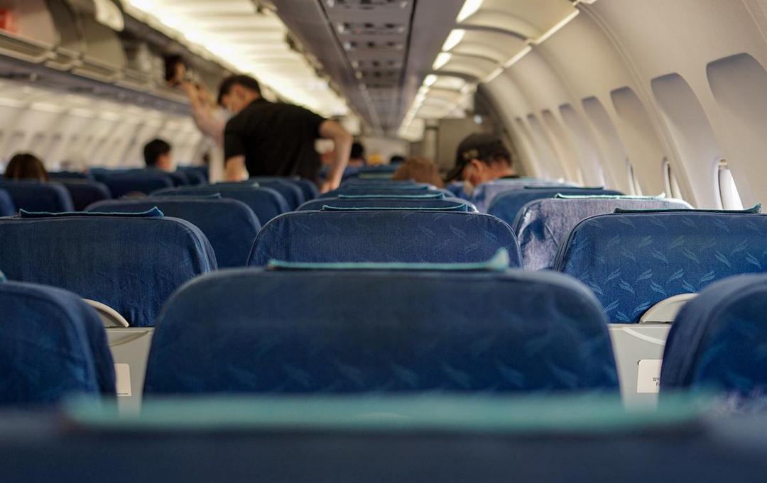 aircraft-cabin-5535467_1280.jpg