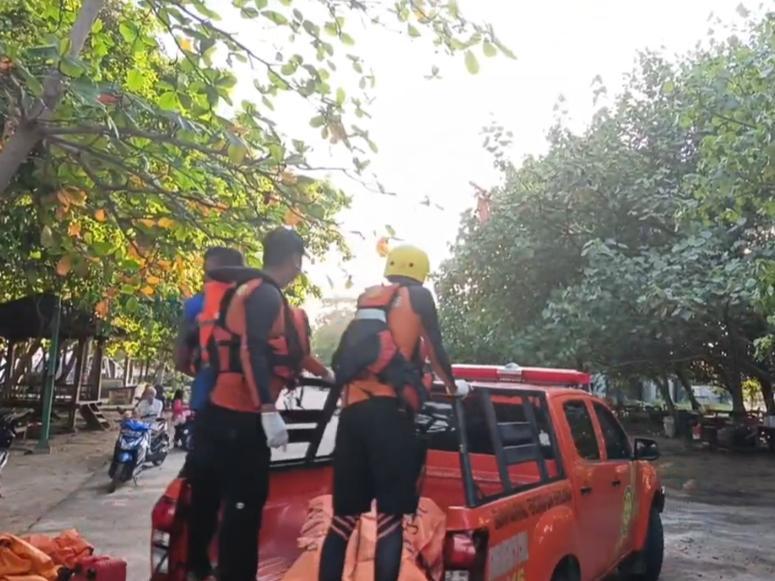 Selamatkan Keluarganya, Suami Tewas Tenggelam di Pantai Labuhan Jukung