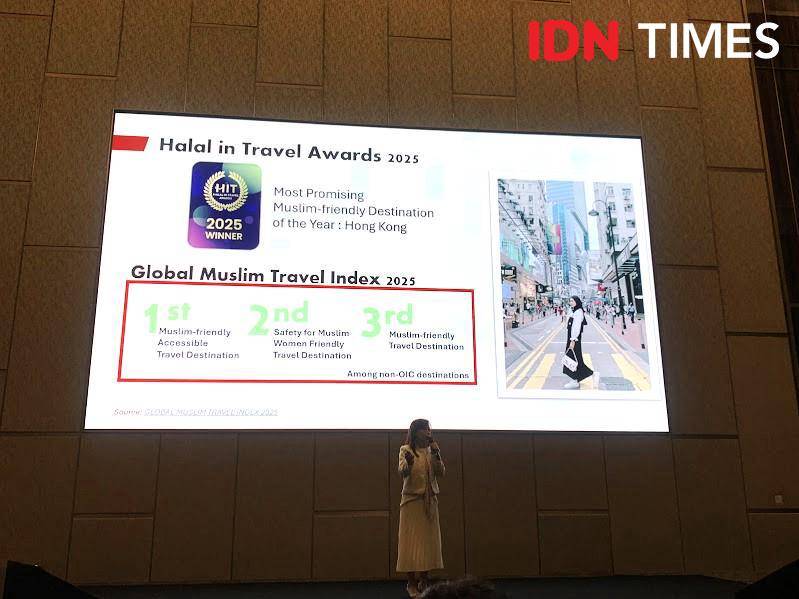 Regional Director Southeast Asia Hong Kong Tourism Board, Liew Chian Jia, mennyampaikan capaian pariwisata Hong Kong dalam acara HKTB Trade and Media Luncheon 2025 di Surabaya, Kamis (10/7/2025). (IDN Times/Fasrinisyah Suryaningtyas)