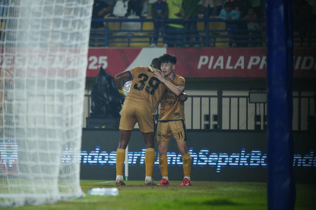 Laga Dewa United lawan Liga Indonesia All Star. (Dok. Piala Presiden)