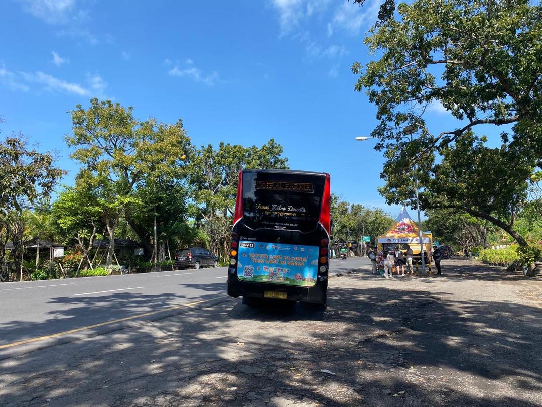 Halte di Titi Banda Denpasar Pakai Tenda Promosi