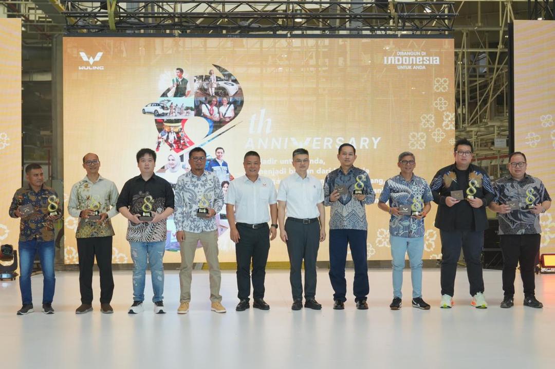 Apresiasi kepada 8 customer loyal Wuling dalam acara Wuling 8th Anniversary hari ini - Copy.jpeg