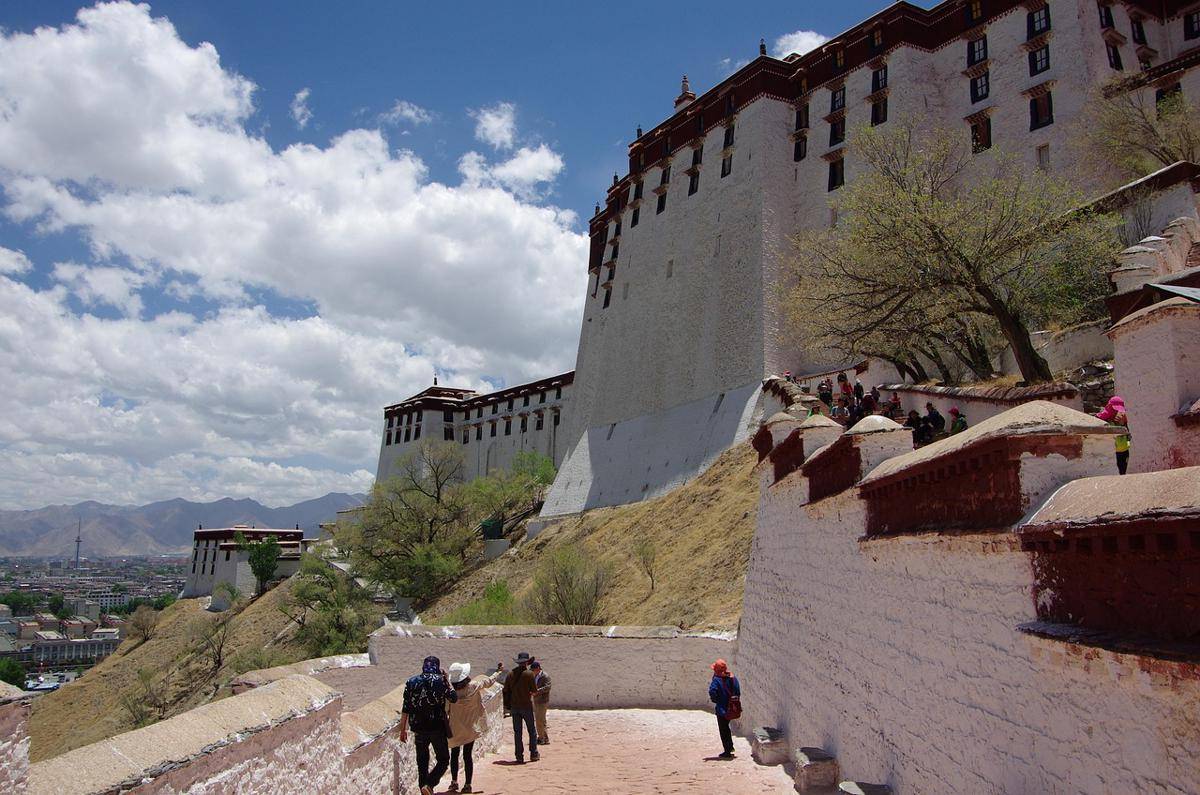 potret Potala Palace, Tibet (pixabay.com/chesiting)