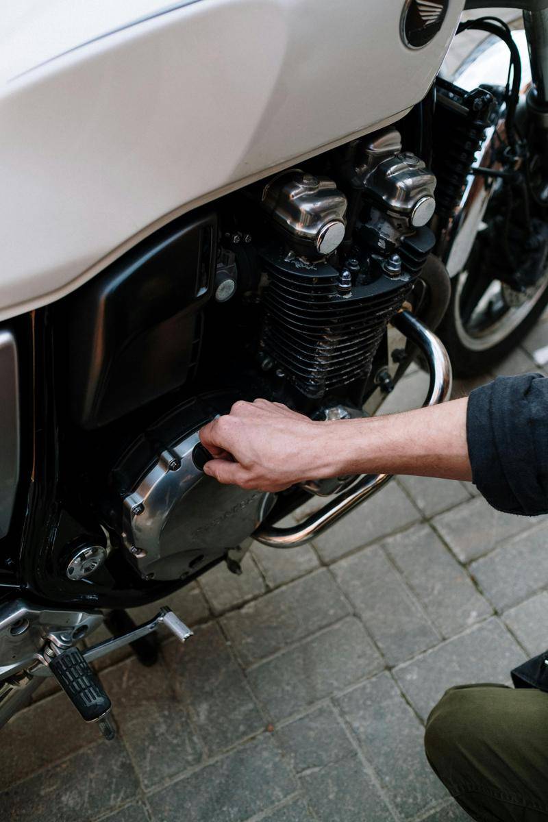 Ilustrasi Motor Custom (pexels.com/Cottonbro Studio)