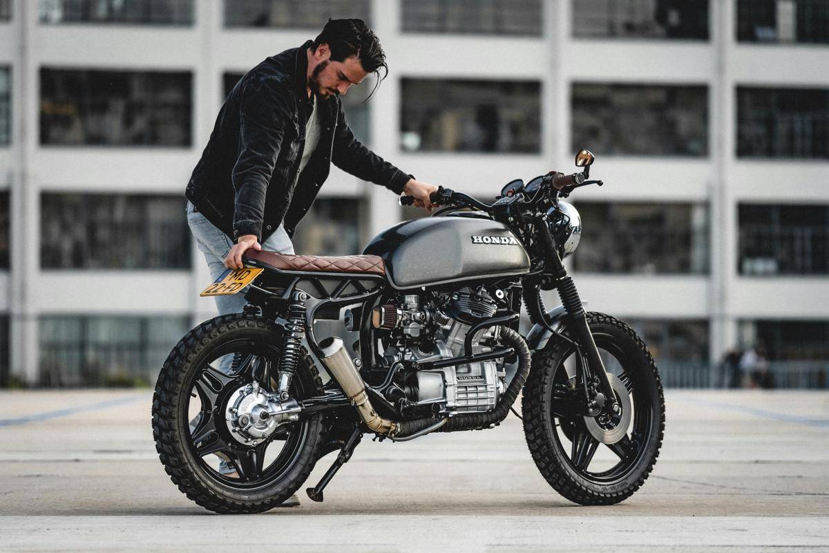 Ilustrasi Motor Custom (pexels.com/Gijls Coolen)
