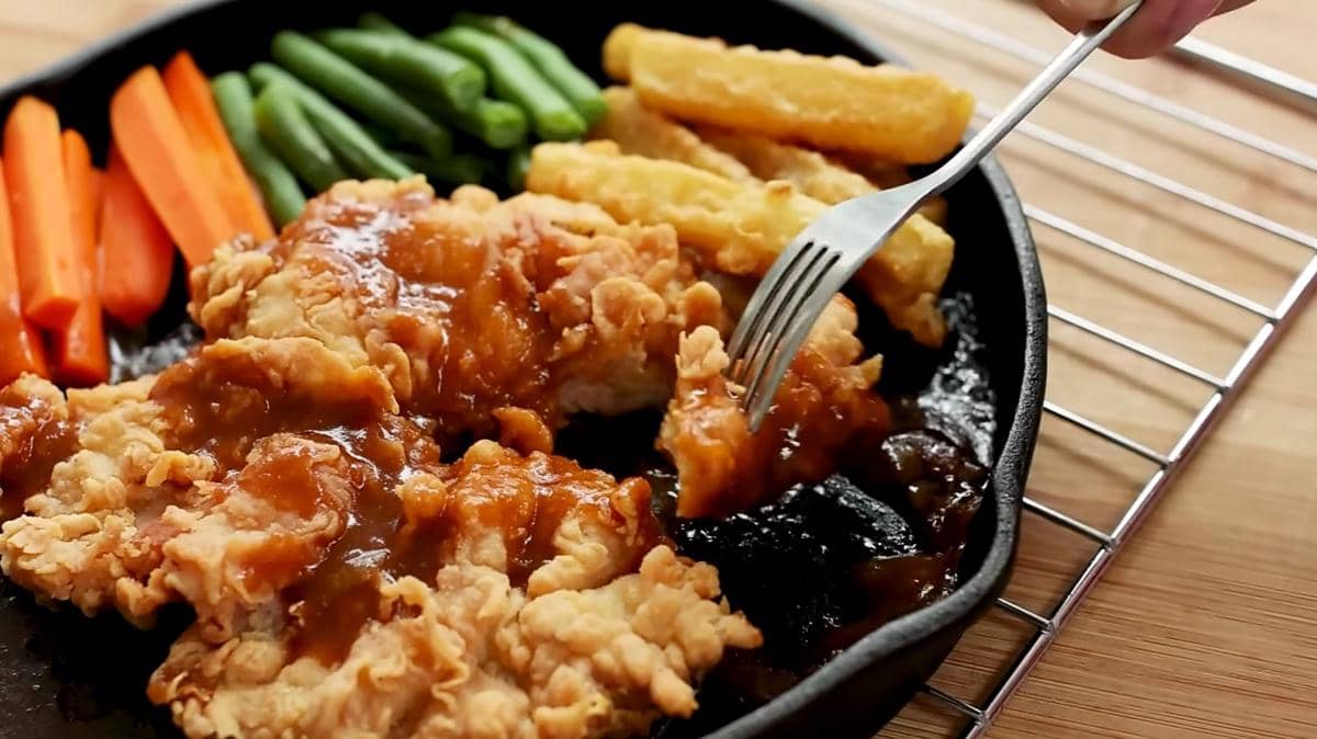 Resep Bistik Ayam Krispi Renyah dengan Bumbu Meresap Ala Restoran