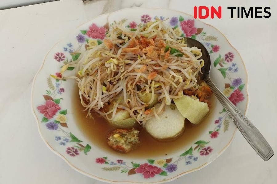 Potret lontong balap khas Surabaya (IDN Times/Fasrinisyah Suryaningtyas)