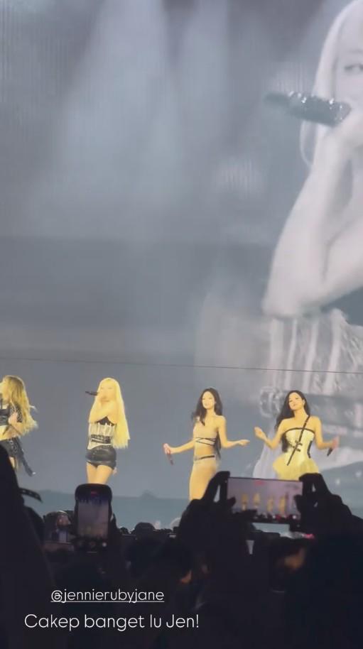 Nia Ramadhani Nonton Konser BLACKPINK (Instagram.com/ramadhaniabakrie)