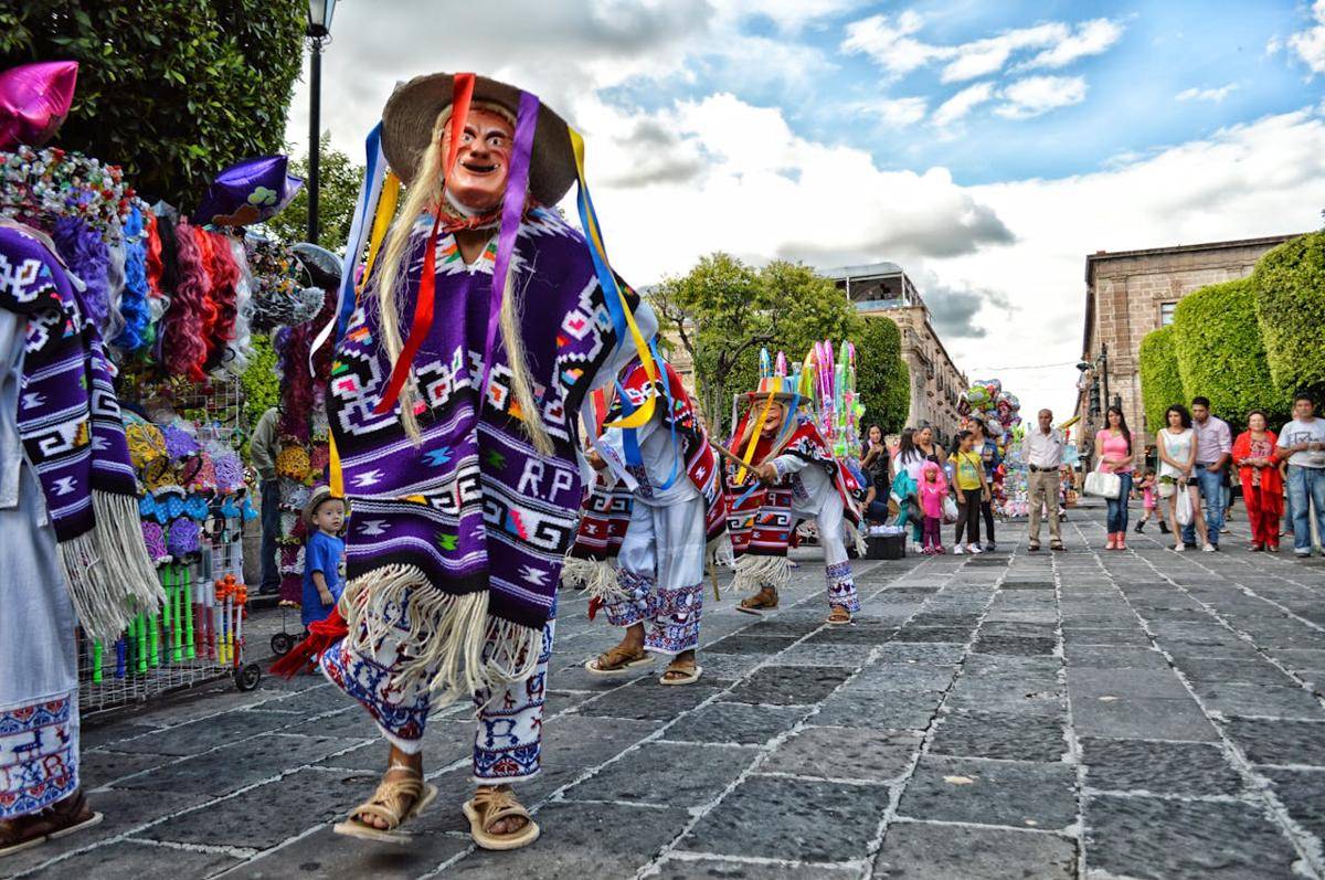 ilustrasi merayakan festival (pexels.com/Genaro ServĂn)