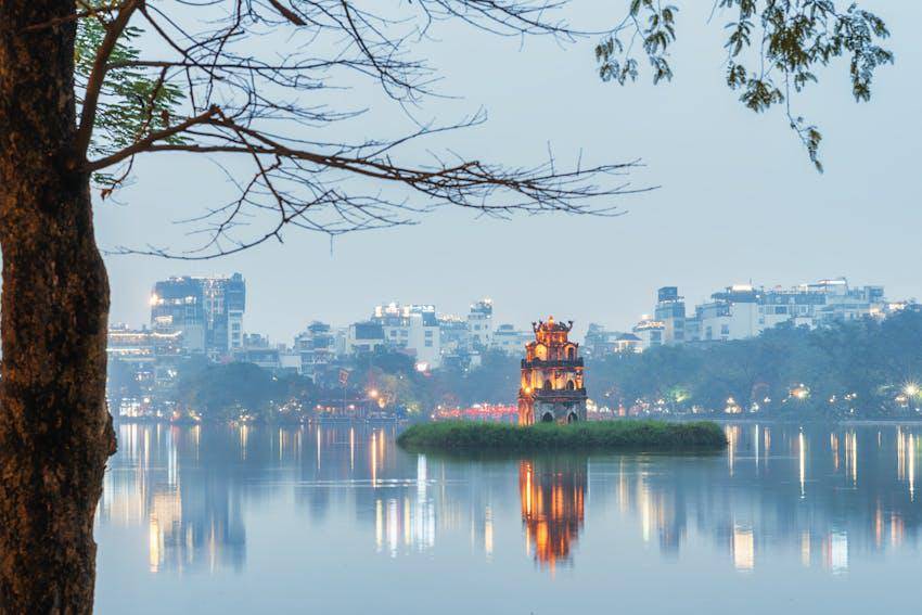 ilustrasi danau Hoan Kiem, Vietnam (pexels.com/Linh Tran)