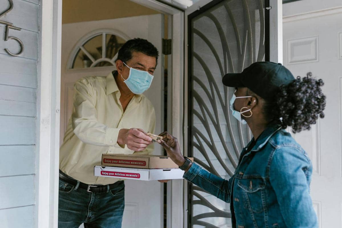 ilustrasi pesan antar makanan