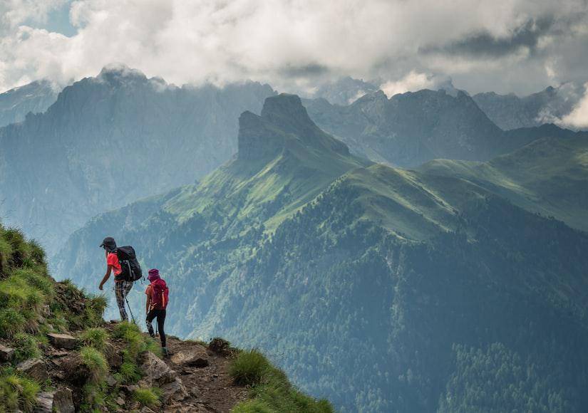Ilustrasi pendaki gunung (unsplash.com/Ales Krivec)