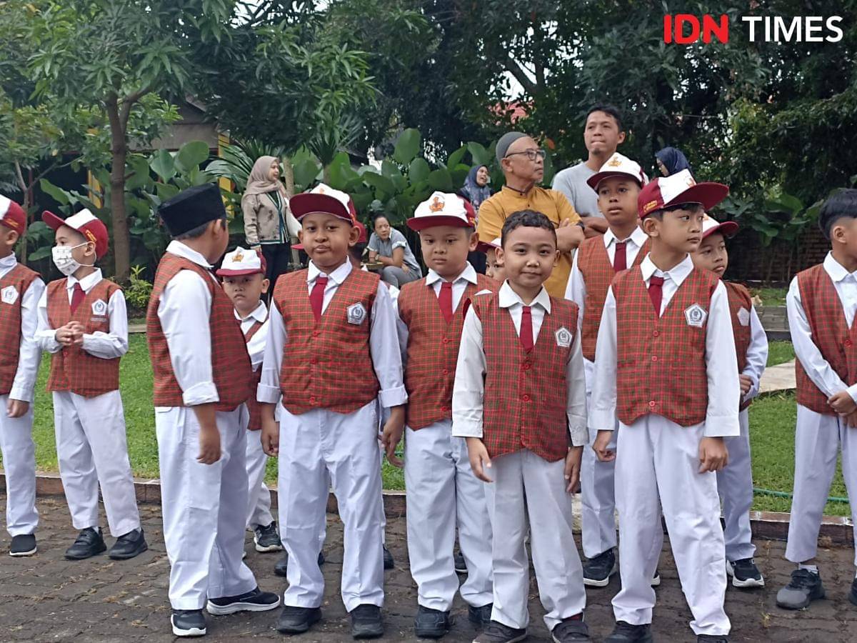 Ilustrasi Kegiatan MPLS bagi siswa peserta didik baru tahun 2025 (IDN Times/Dini Suciatiningrum)