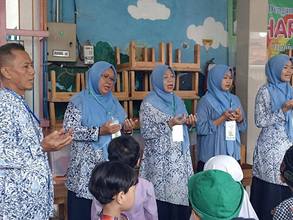 Ilustrasi Kegiatan MPLS bagi siswa peserta didik baru tahun 2025 (IDN Times/Dini Suciatiningrum)