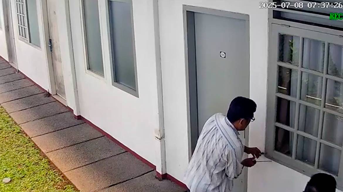 fakta baru diplomat muda arya daru