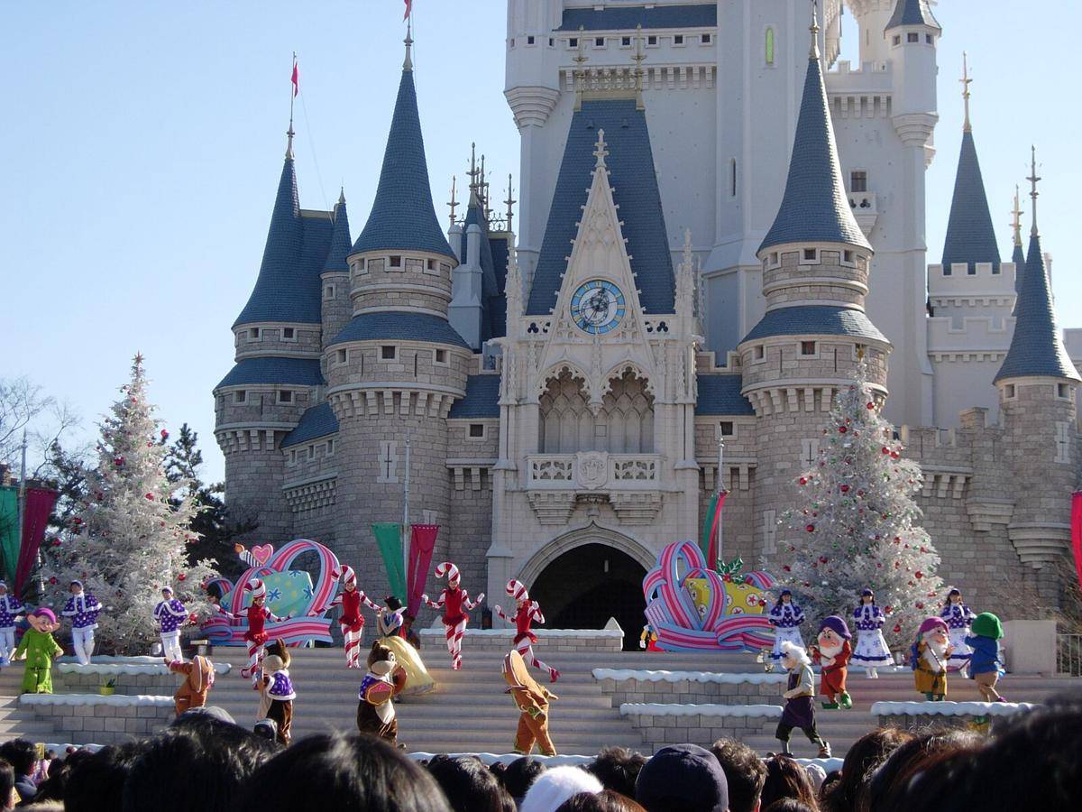 potret Tokyo Disneyland (commons.wikimedia.org/Spark0621)