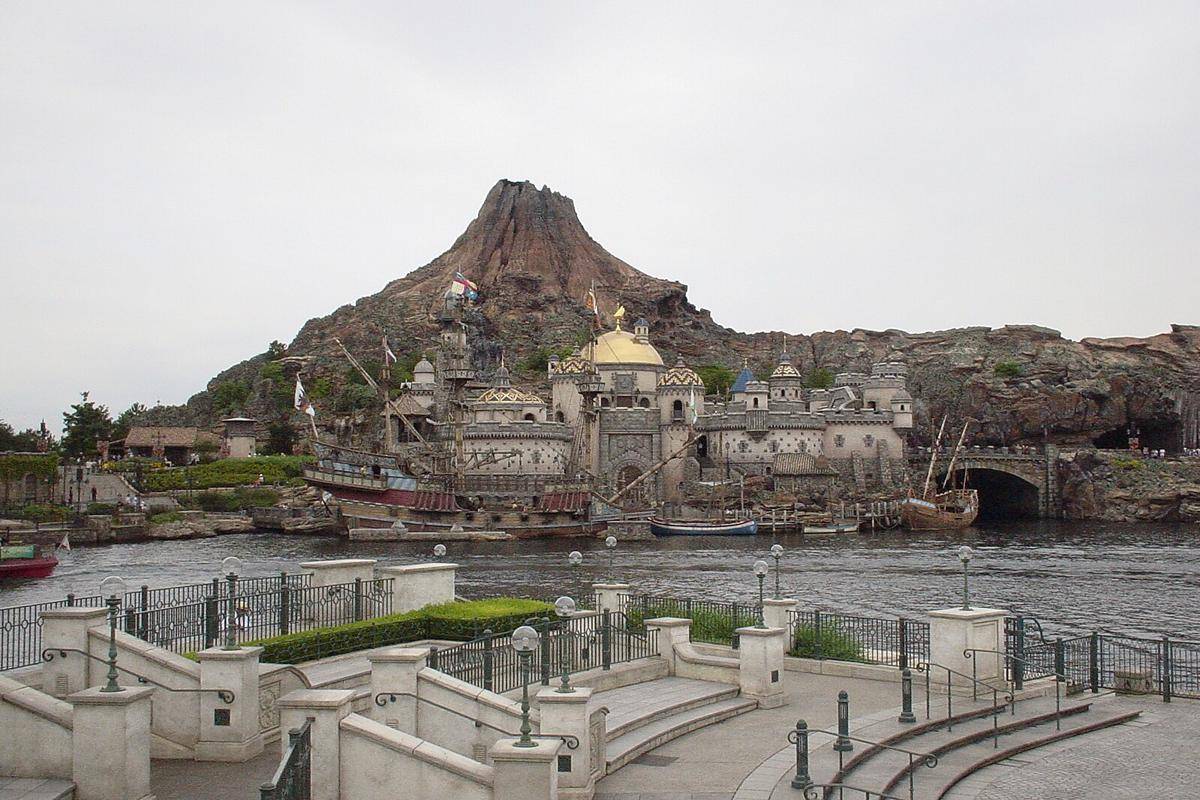 potret Tokyo Disneyland (commons.wikimedia.org/CasinoKat)