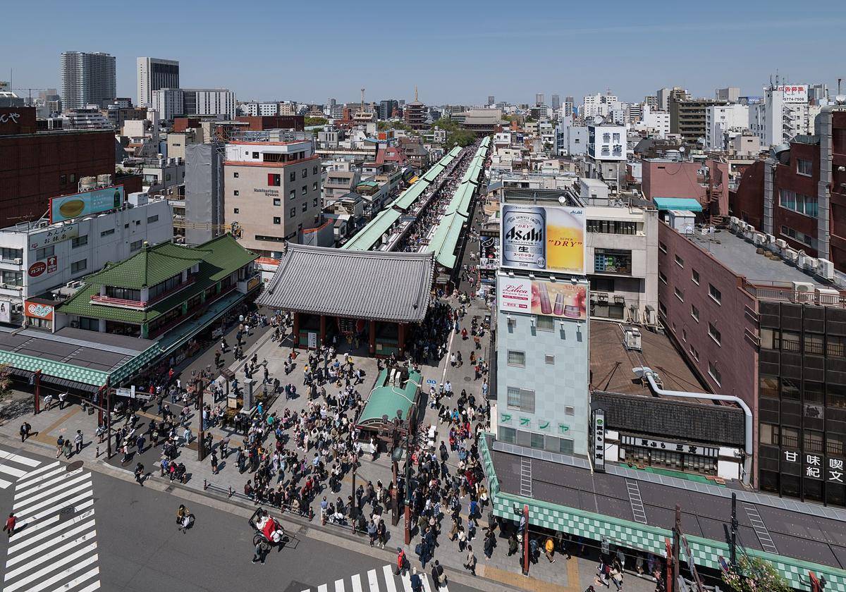 potret pemandangan Asakusa dari Asakusa Culture and Tourist Information Center (commons.wikimedia.org/DXR)