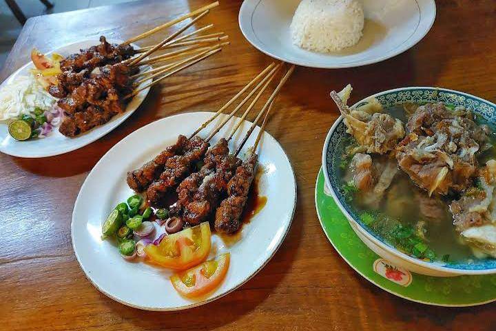5 Tempat Makan Sate Legendaris di Jakarta yang Nikmatnya Juara