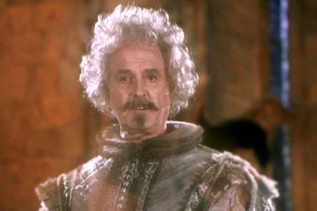 Nick si Kepala Nyaris Putus saat Kepalanya Normal (dok. Warner Bros/ Harry Potter and The Philosopher's Stone)