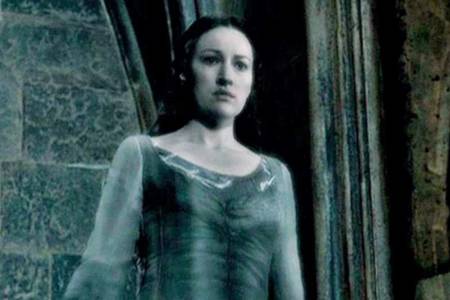 Wanita Kelabu si Penunggu Menara Ravenclaw (dok. Warner Bros/ Harry Potter and the Deathly Hallows)