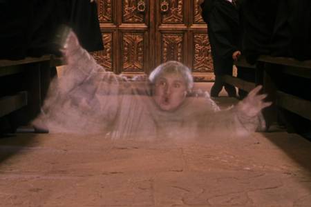 Si Rahib Gemuk Terbang Menembus Lantai (dok. Warner Bros/ Harry Potter and the Philosopher's Stone)