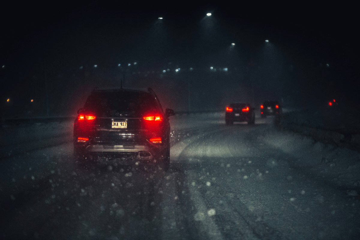 Ilustrasi kendaraan di jalan tol (unsplash.com/Erik Mclean)