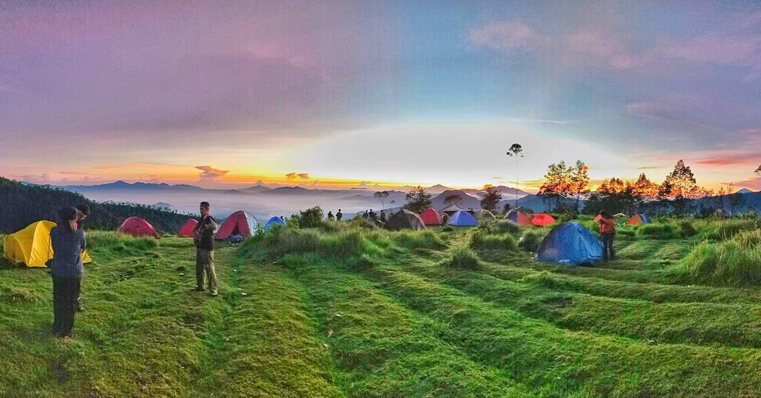 pemandangan di Gunung Artapela (instagram.com/dhanyalghifary)
