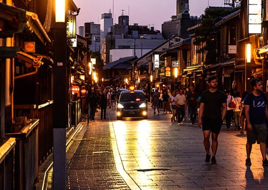 Gion, Kyoto (commons.wikimedia.org/dconvertini)