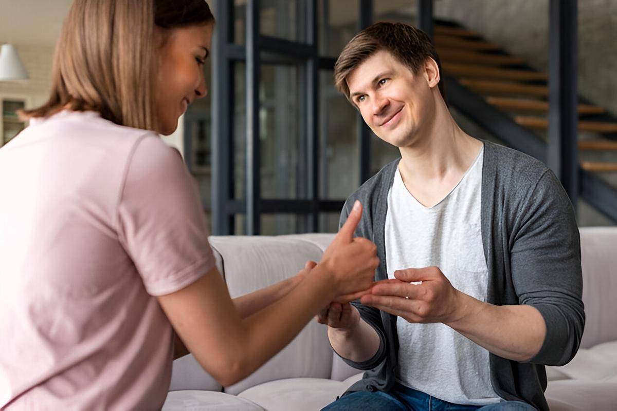 ilustrasi dua orang yang terjebak dalam situationship (freepik.com/freepik)