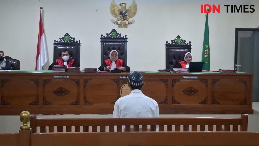 Sidang kasus pembunuhan Putri Indah Sari (19) di PN Sungguminasa, Gowa, Selasa (15/7/2025). IDN Times/Darsil Yahya