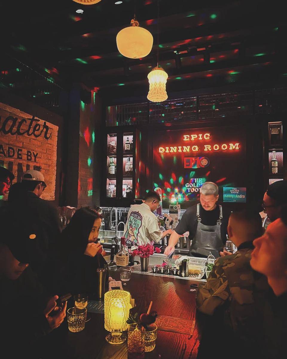 Potret The Golden Tooth Bar, Jakarta