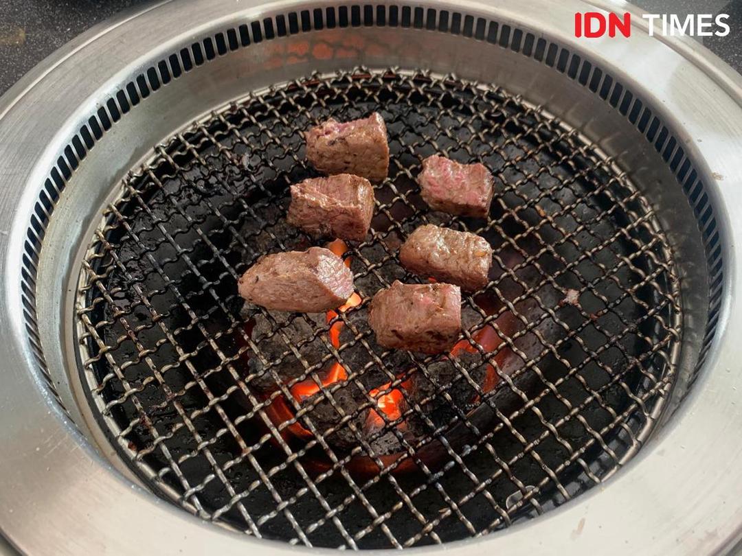 Potret yakiniku grill di Nagano Japanese Restaurant Surabaya (IDN Times/Fina Wahibatun Nisa)