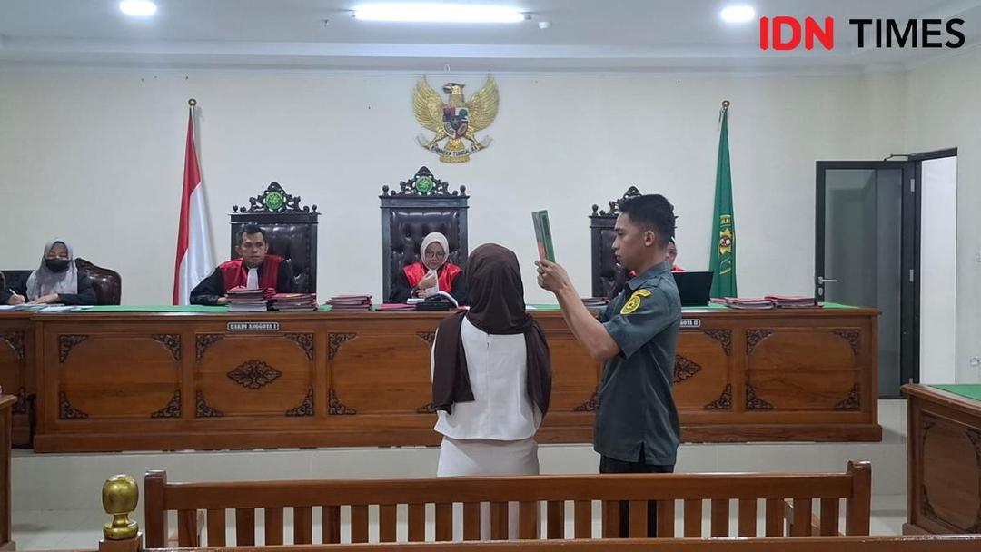 Sidang kasus pembunuhan Putri Indah Sari (19) di PN Sungguminasa, Gowa, Selasa (15/7/2025). IDN Times/Darsil Yahya