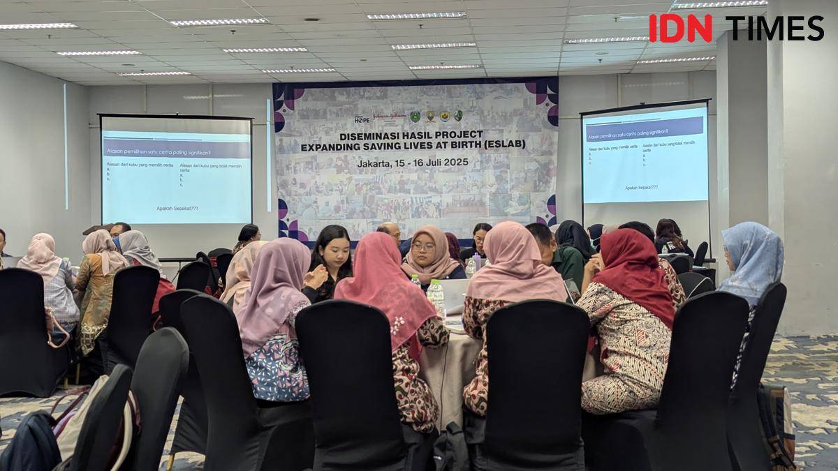 Acara "Diseminasi Hasil Evaluasi Akhir Expanding Saving Lives at Birth (ESLAB) dari Yayasan project HOPE" di Jakarta, pada Selasa (15/07/2025) (IDN Times/Misrohatun)
