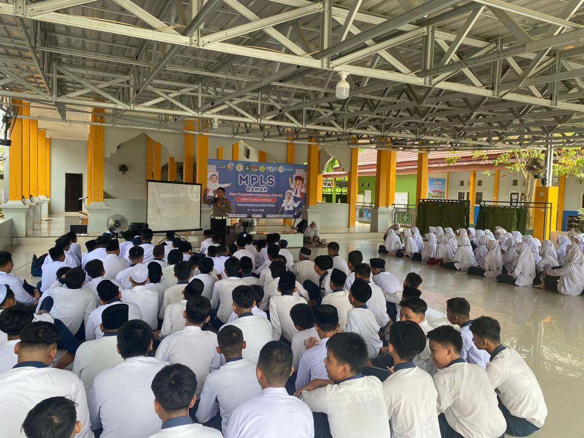 Pelajar di PPU ikuti sosialisasikan UU lalu lintas 