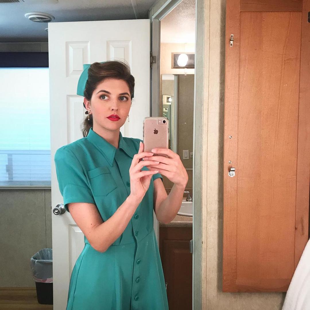 Julia Best Warner (instagram.com/juliabestwarner)