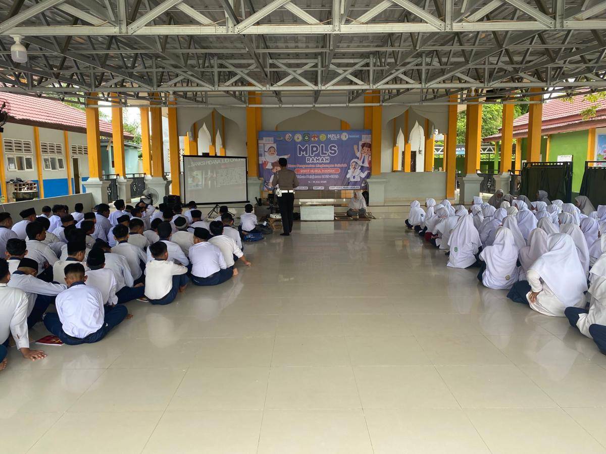 Pelajar di PPU ikuti sosialisasikan UU lalu lintas