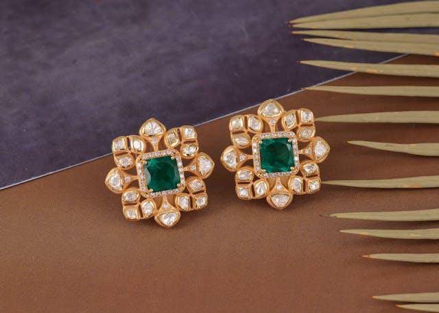 ilustrasi anting (pexels.com/id-id/arif)