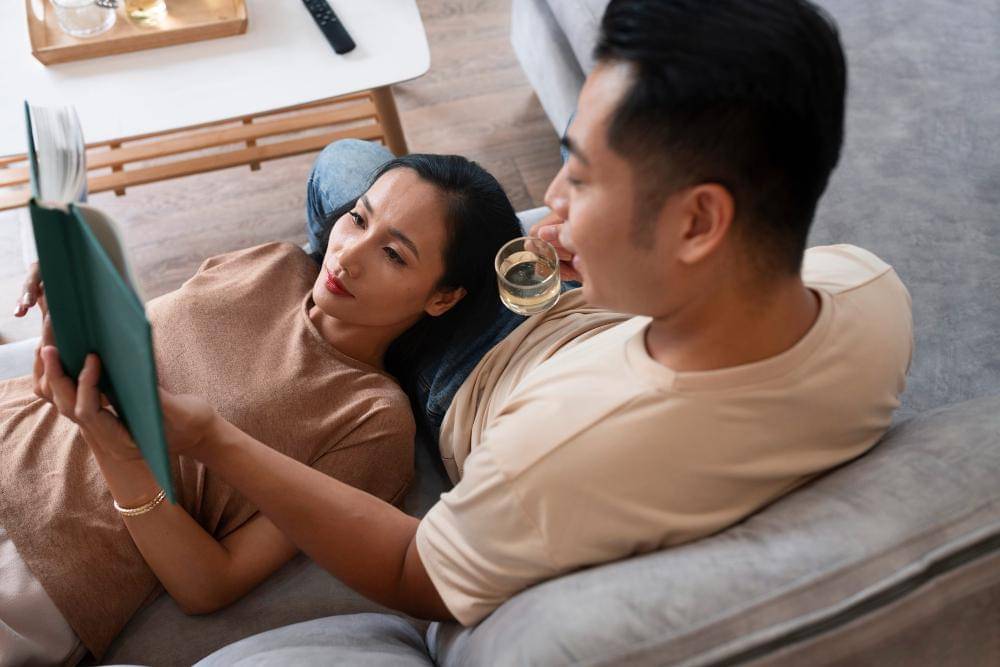 ilustrasi pasangan me time