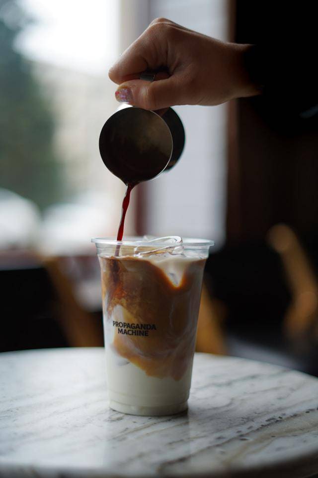 ilustrasi dirty latte (unsplash.com/Albina White)
