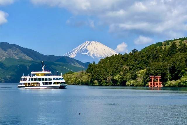 Hakone Sightseeing Boats (photo-ac.com/Chihuahuachan)