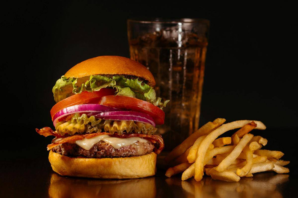 ilustrasi junk food (pexels.com/Jonathan Borba)