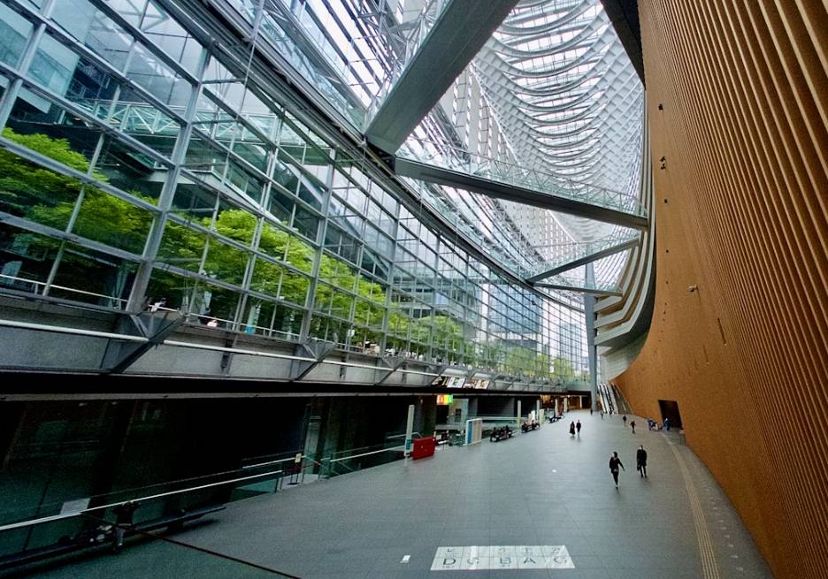 potret Tokyo International Forum (unsplash.com/K. K. Yam Amot)
