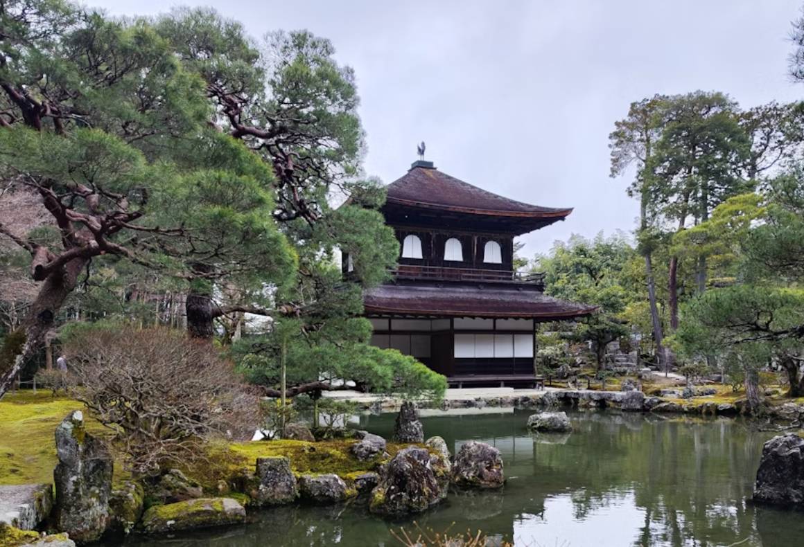 potret Ginkaku-ji (unsplash.com/Dmitry Romanoff)